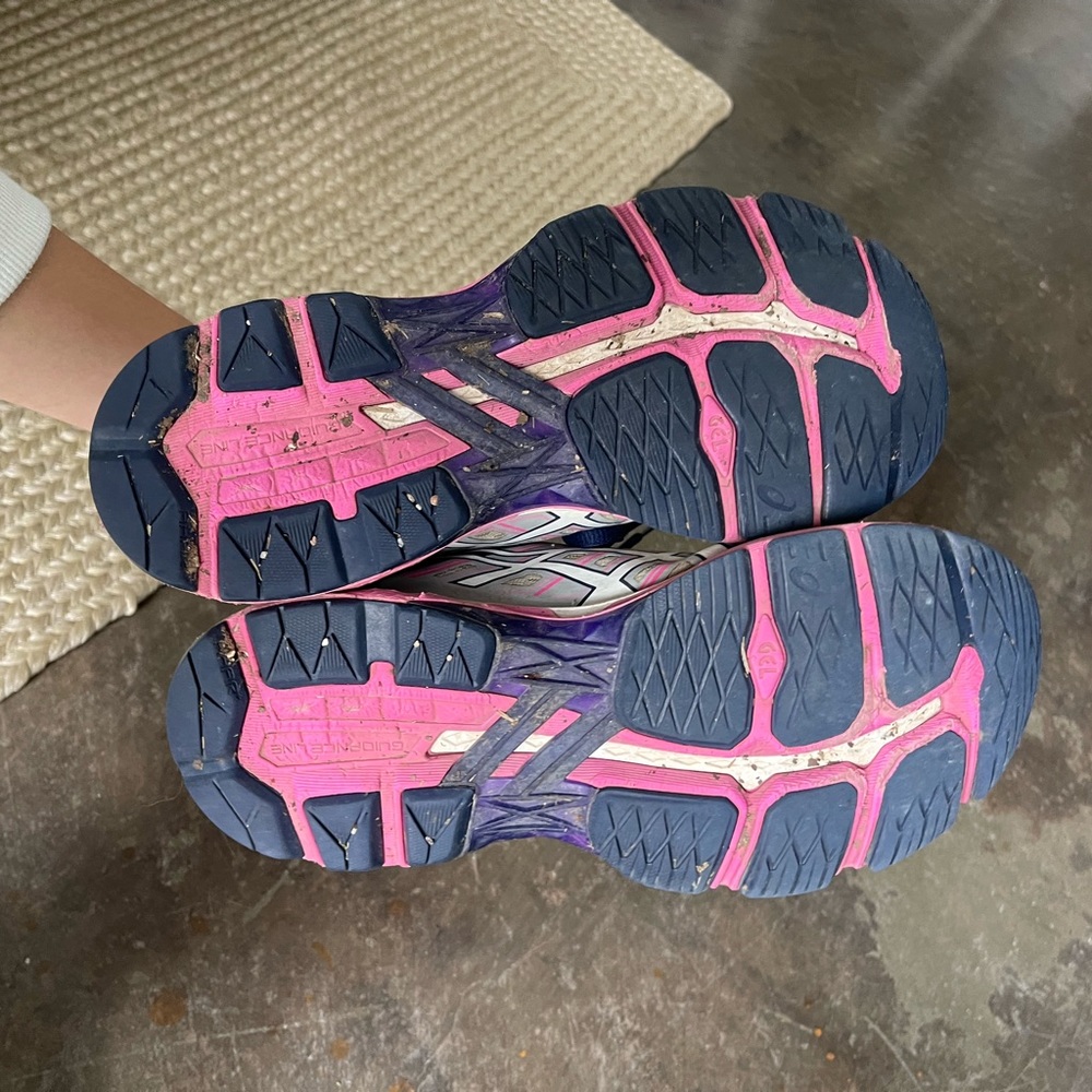 ASICS running shoes - Picture 3 of 5